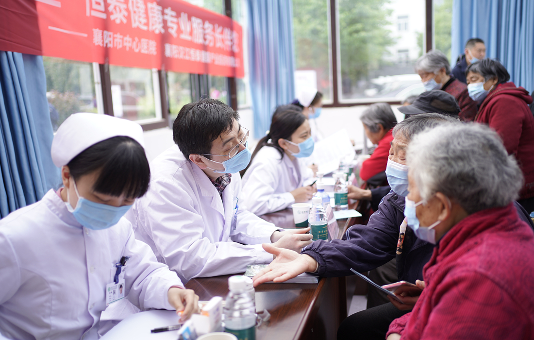 恒泰健康联合市中心医院开展健康义诊活动照片2.jpg 恒泰健康联合市中心医院开展健康义诊活动照片2.jpg
