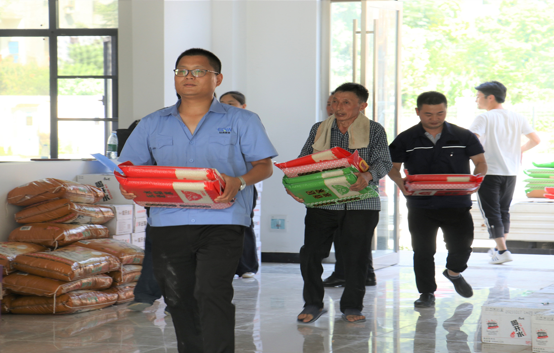 我为群众办实事 爱心捐赠暖人心(图片3).jpg 我为群众办实事 爱心捐赠暖人心(图片3).jpg