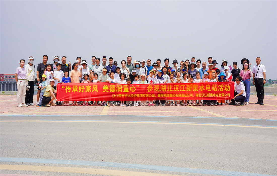 观景平台合照.jpg 观景平台合照.jpg