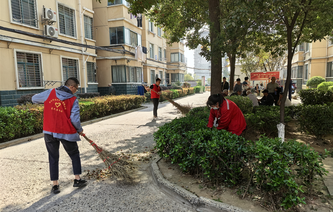 房投公司志愿者开展洁城志愿服务活动.jpg